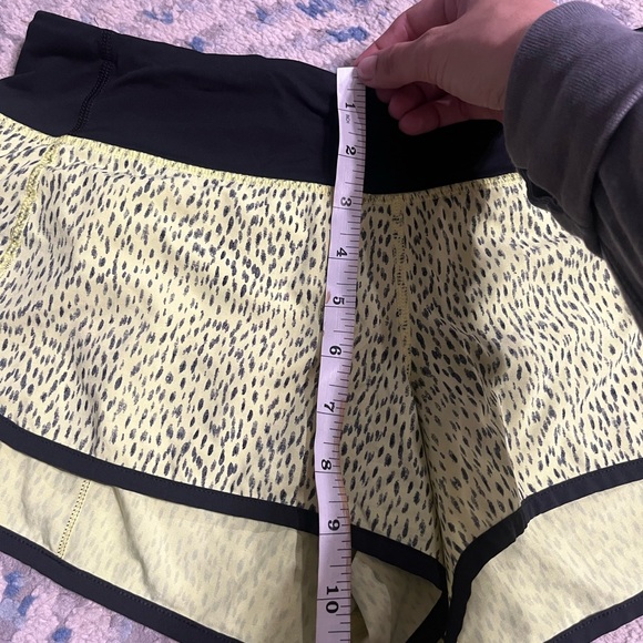 Lululemon Run Times Short *4-way Stretch Dottie Dash Clarity size 6 - Picture 7 of 7